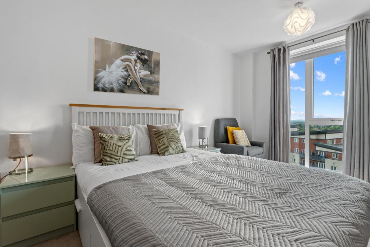 Penthouse Flat In Slough Center Appartement Buitenkant foto