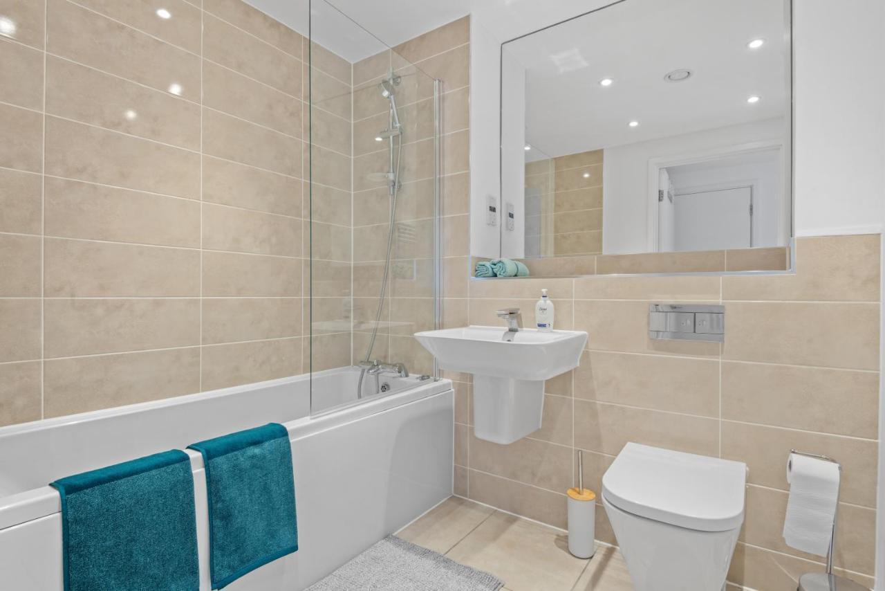 Penthouse Flat In Slough Center Appartement Buitenkant foto