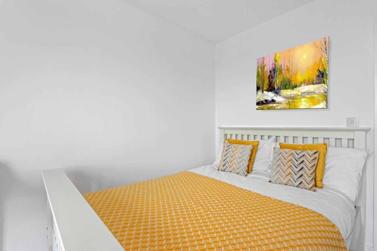 Penthouse Flat In Slough Center Appartement Buitenkant foto